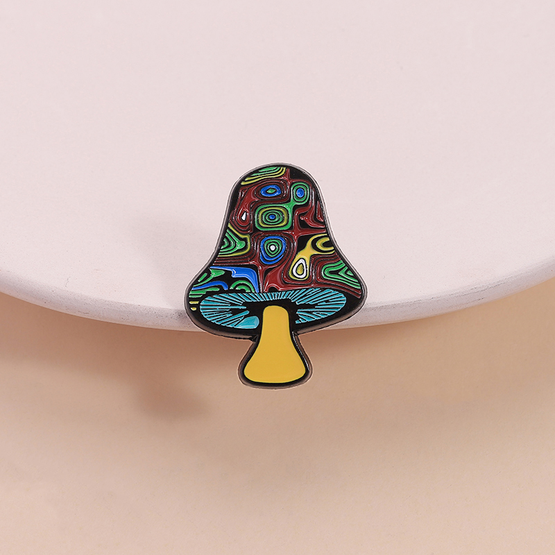 Weird Fly Agaric Mushroom Enam - Flower Frog Pin のレビューと価格